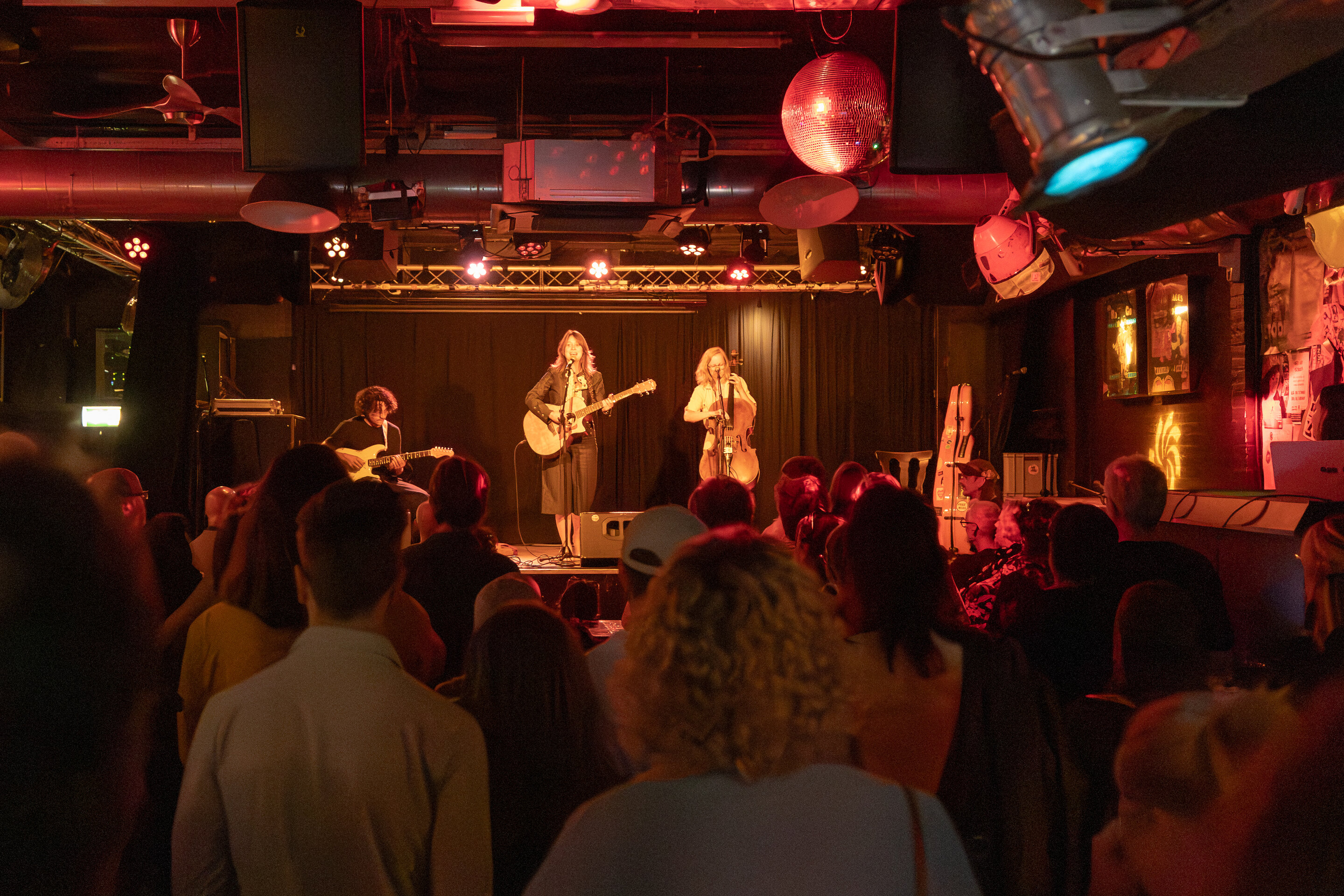 Packed room at Altstadt during TAALKABAAL, with musicians on stage